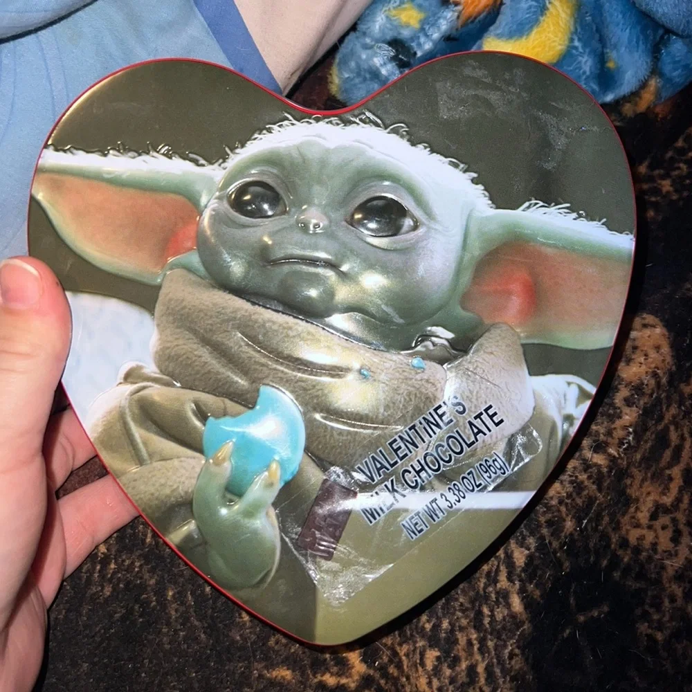 baby yoda valentine’s day tin